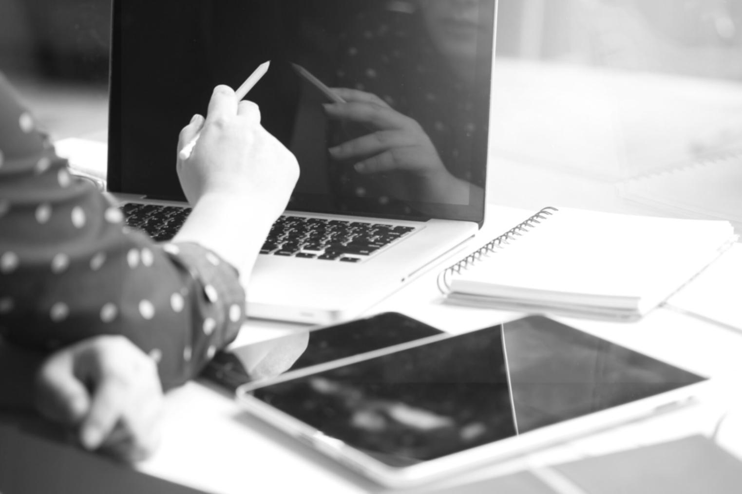 Interface moderne de la plateforme Fledox avec outils d'apprentissage interactifs